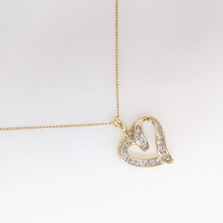 10K .96 CARAT TOTAL WEIGHT I2 I DIAMOND ROUND (20) ESTATE HEART PENDANT & CHAIN 4.6 GRAMS