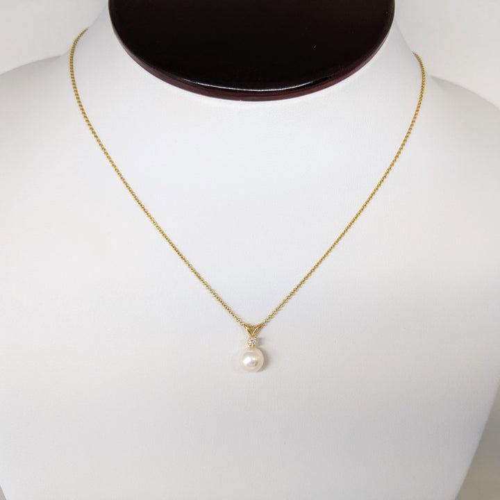 14K PEARL ROUND 6.7MM WITH MELEE ESTATE PENDANT & CHAIN 1.6 GRAMS
