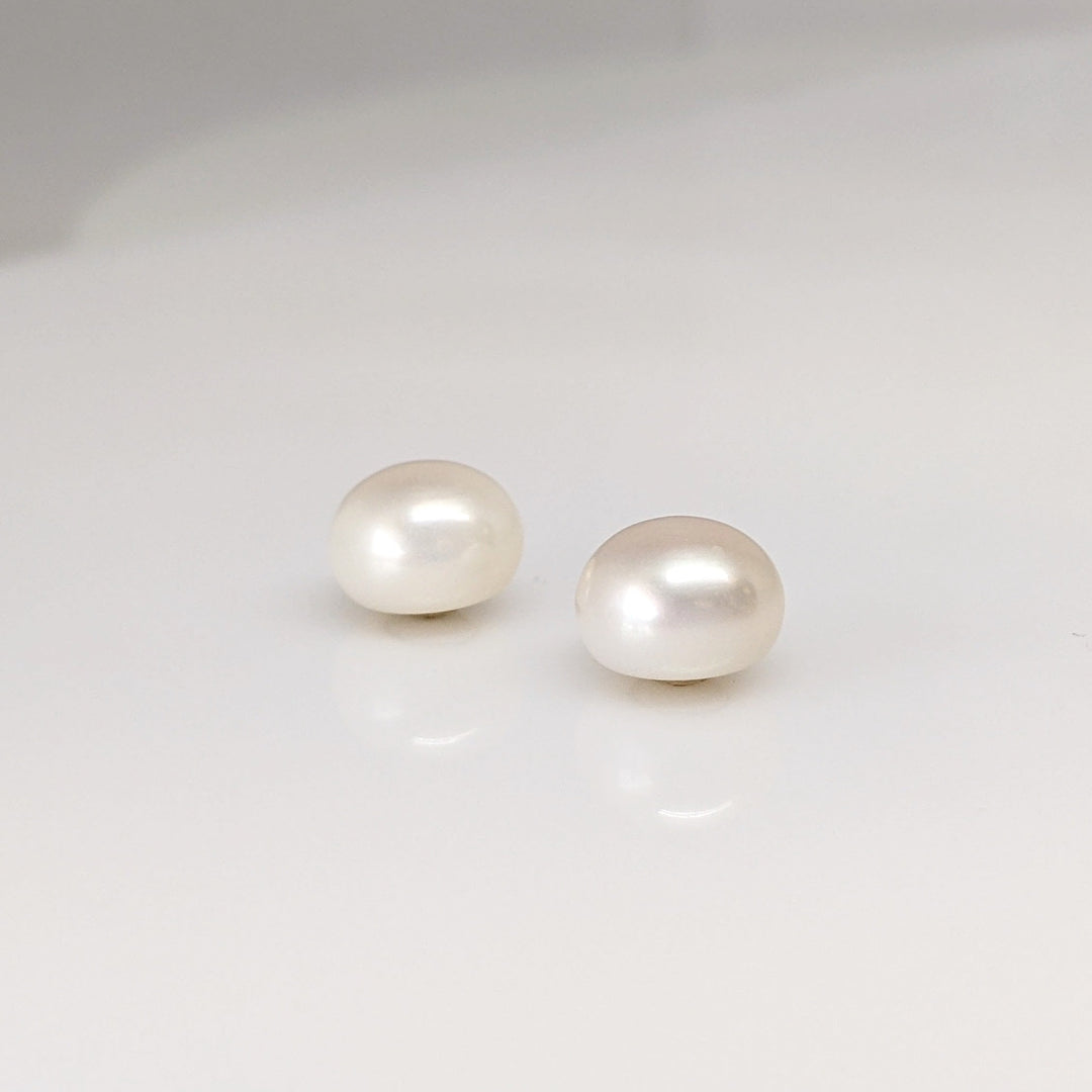 14K PEARL BUTTON 8.5MM STUD ESTATE EARRINGS 1.5 GRAMS