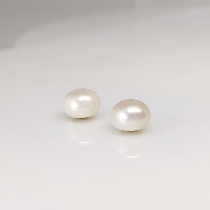 14K PEARL BUTTON 8.5MM STUD ESTATE EARRINGS 1.5 GRAMS