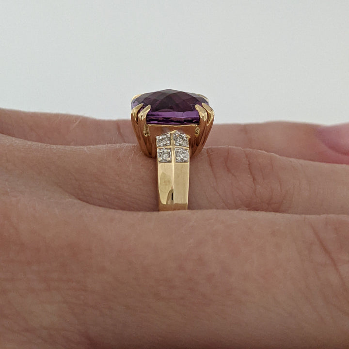 14K AMETHYST CUSHION CUT 10MM WITH (4) MELEE ESTATE RING 4.6 GRAMS
