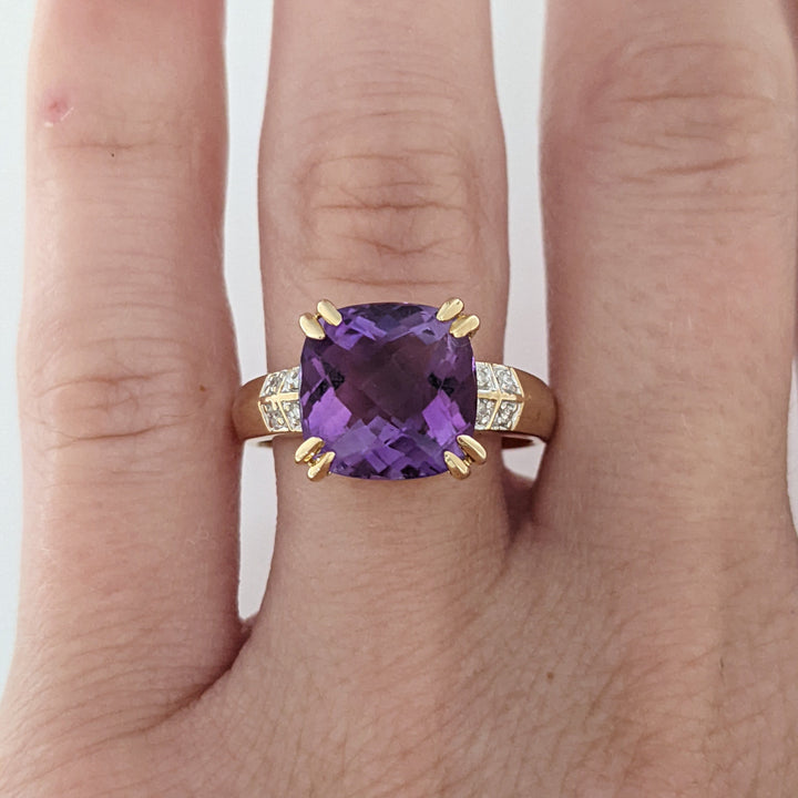 14K AMETHYST CUSHION CUT 10MM WITH (4) MELEE ESTATE RING 4.6 GRAMS
