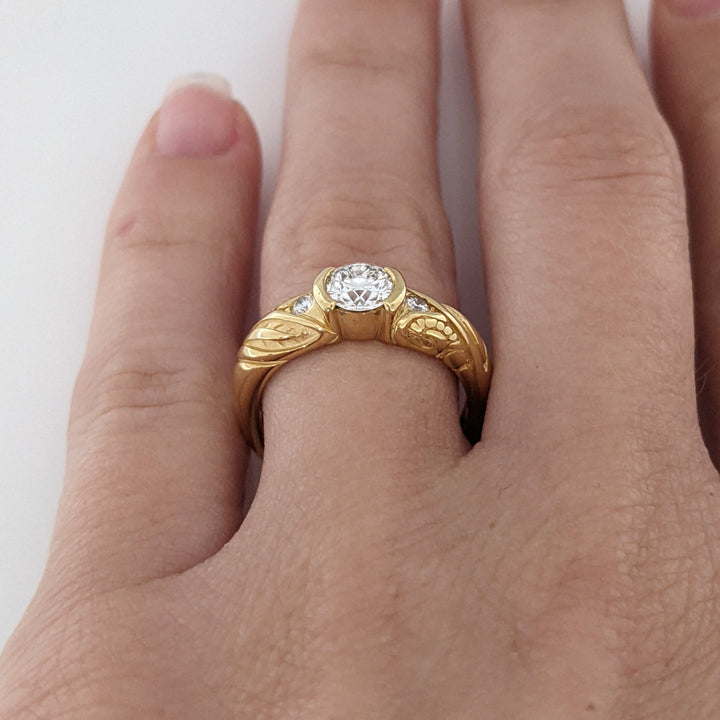 18K .55 CARAT TOTAL WEIGHT VS1 H DIAMOND ROUND (3) ESTATE RING 5.5 GRAMS