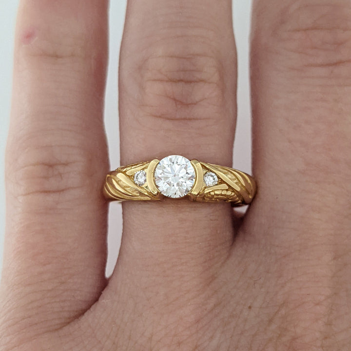 18K .55 CARAT TOTAL WEIGHT VS1 H DIAMOND ROUND (3) ESTATE RING 5.5 GRAMS