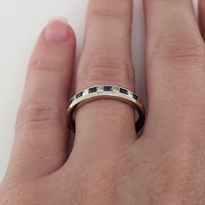 14K WHITE SAPPHIRE PRINCESS CUT (6) DIAMOND PRINCESS CUT (5) 2MM ESTATE CHANNEL BAND 3.0 GRAMS
