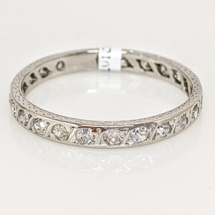 PLATINUM DIAMOND ROUND (23) ESTATE BAND 2.2 GRAMS