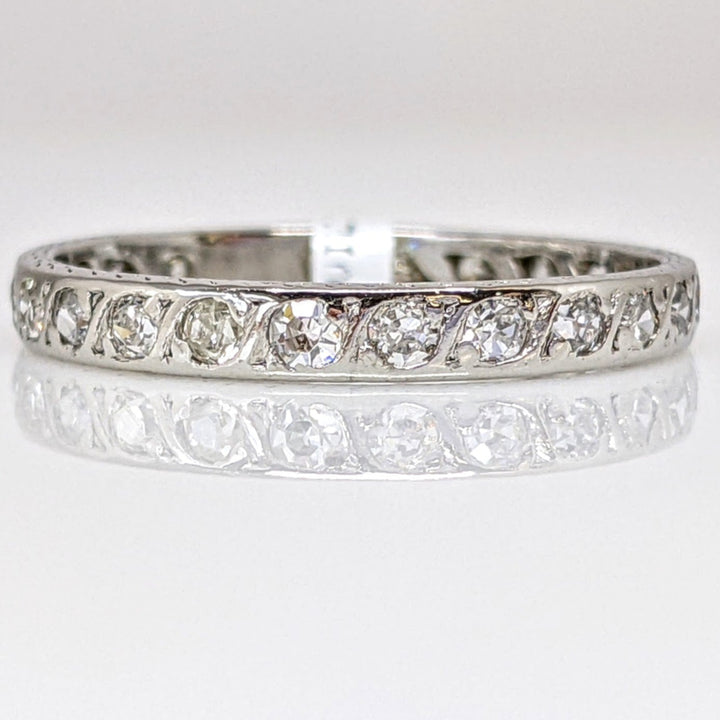 PLATINUM DIAMOND ROUND (23) ESTATE BAND 2.2 GRAMS