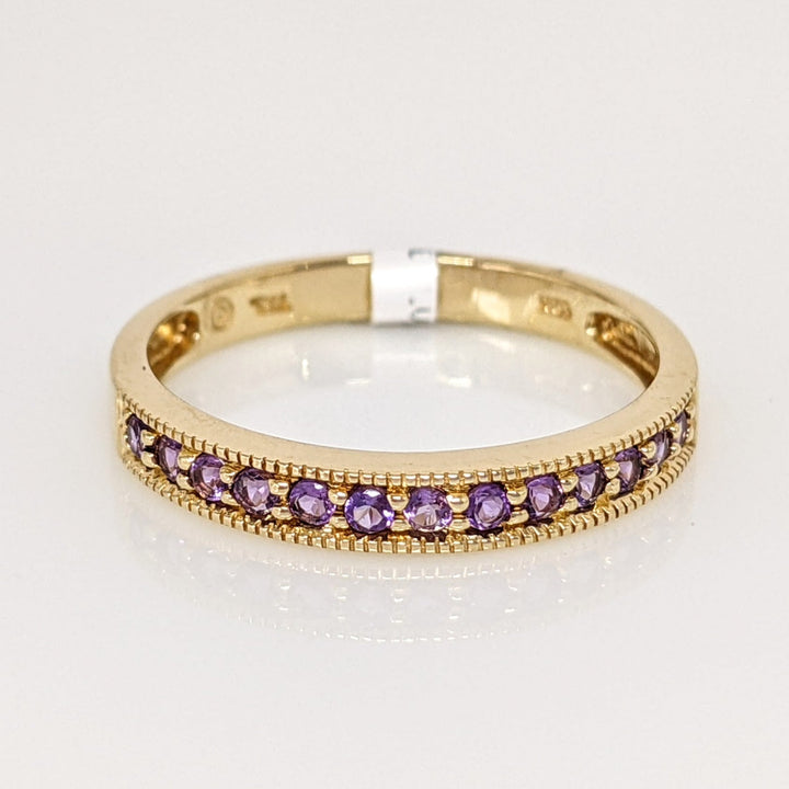10K AMETHYST ROUND (13) 1.5MM BEAD TRIM ESTATE BAND 1.5 GRAMS