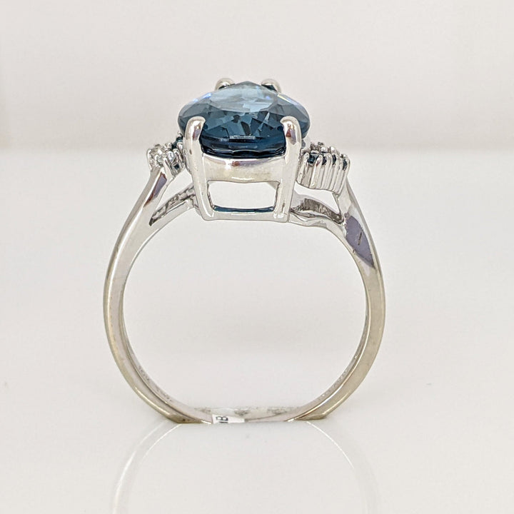 10K WHITE LONDON BLUE TOPAZ WITH (6) BLUE TOPAZ AND (2) WHITE TOPAZ ESTATE RING 3.5 GRAMS
