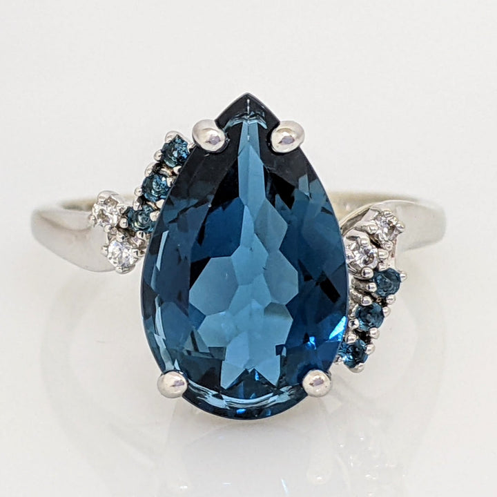 10K WHITE LONDON BLUE TOPAZ WITH (6) BLUE TOPAZ AND (2) WHITE TOPAZ ESTATE RING 3.5 GRAMS