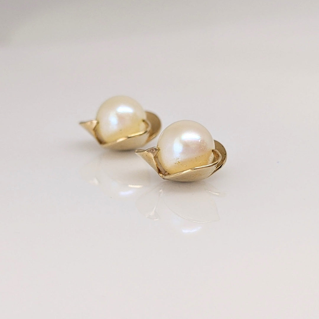 14K PEARL ROUND 6MM GOLD PETAL ESTATE STUD EARRINGS 1.4 GRAMS