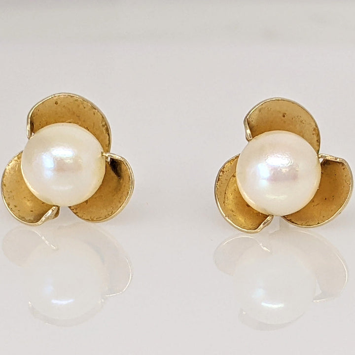 14K PEARL ROUND 6MM GOLD PETAL ESTATE STUD EARRINGS 1.4 GRAMS