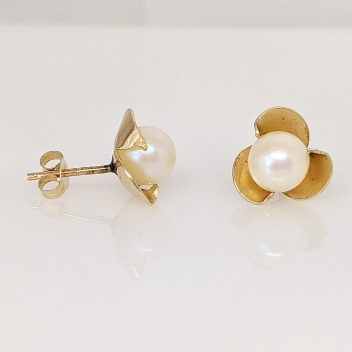 14K PEARL ROUND 6MM GOLD PETAL ESTATE STUD EARRINGS 1.4 GRAMS