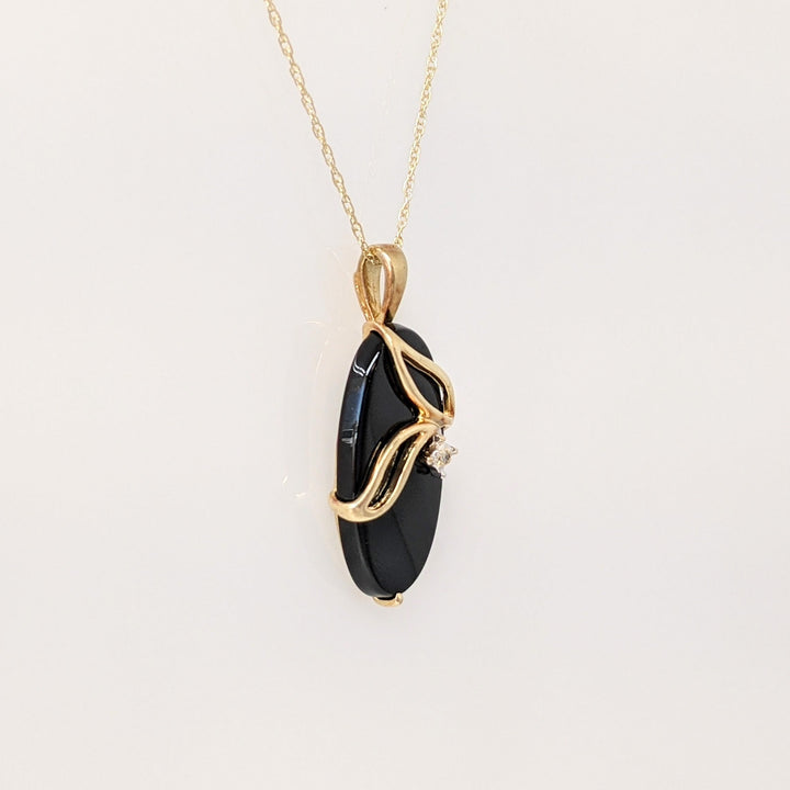 10K ONYX OVAL WITH MELEE ESTATE PENDANT & CHAIN 2.3 GRAMS