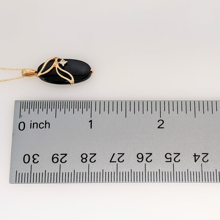 10K ONYX OVAL WITH MELEE ESTATE PENDANT & CHAIN 2.3 GRAMS