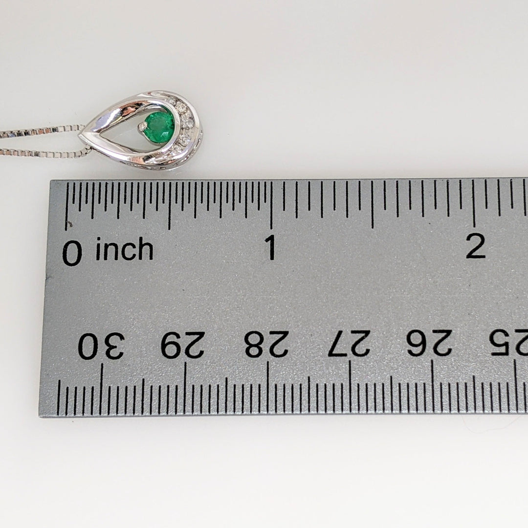 14K WHITE EMERALD ROUND 4MM WITH (5) DIAMOND ROUND OPEN ESTATE PENDANT & CHAIN 3.7 GRAMS
