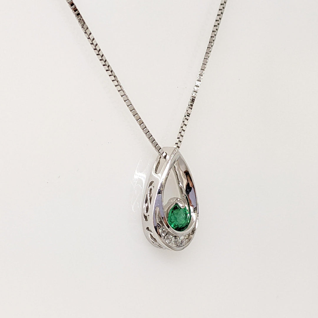 14K WHITE EMERALD ROUND 4MM WITH (5) DIAMOND ROUND OPEN ESTATE PENDANT & CHAIN 3.7 GRAMS