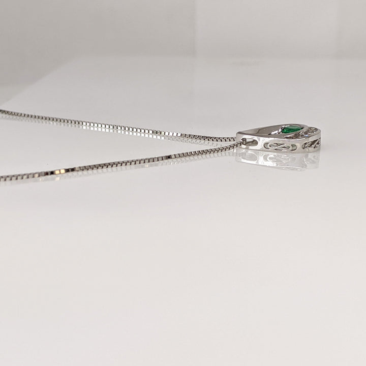 14K WHITE EMERALD ROUND 4MM WITH (5) DIAMOND ROUND OPEN ESTATE PENDANT & CHAIN 3.7 GRAMS