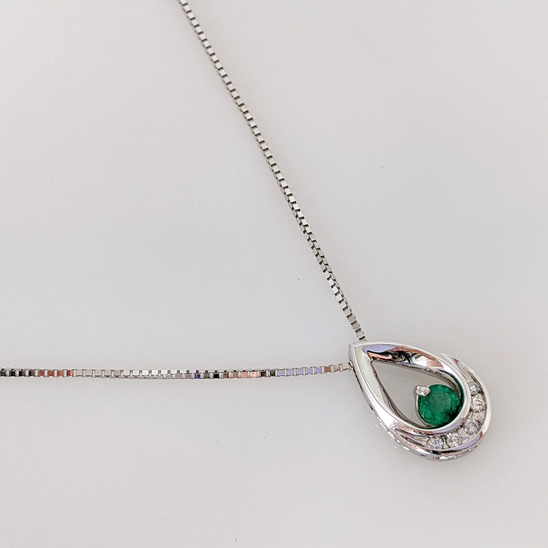 14K WHITE EMERALD ROUND 4MM WITH (5) DIAMOND ROUND OPEN ESTATE PENDANT & CHAIN 3.7 GRAMS