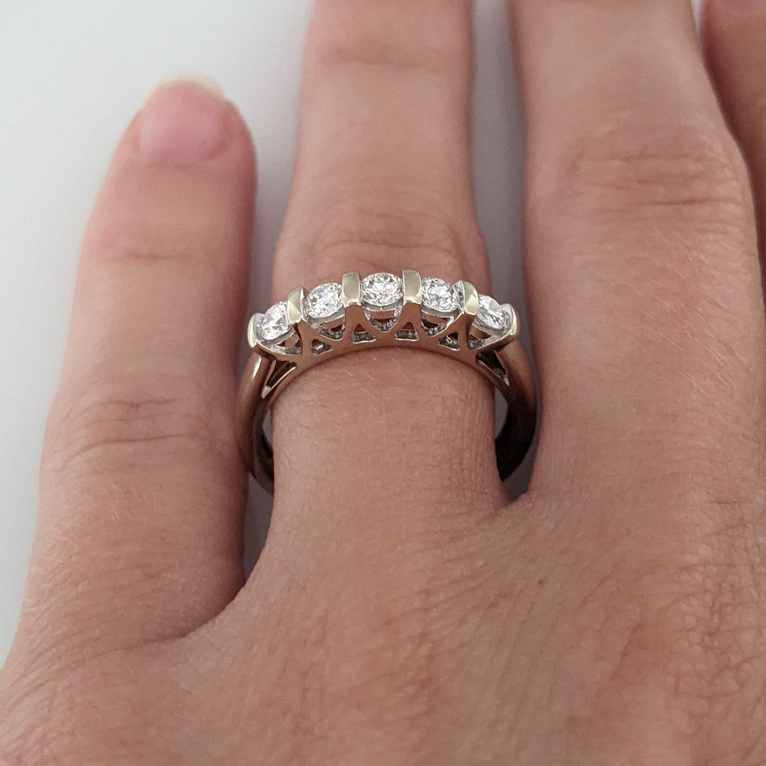 14K WHITE .40 CARAT TOTAL WEIGHT SI2 H DIAMOND ROUND (5) BAR SET ESTATE BAND 3.7 GRAMS