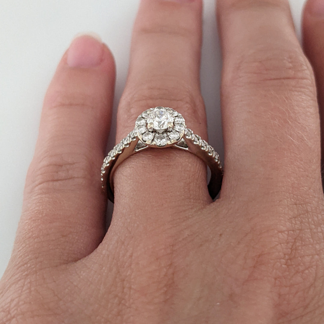 14K WHITE .62 CARAT TOTAL WEIGHT I1 G DIAMOND ROUND (27) " FIRST LIGHT" ESTATE RING 3.5 GRAMS