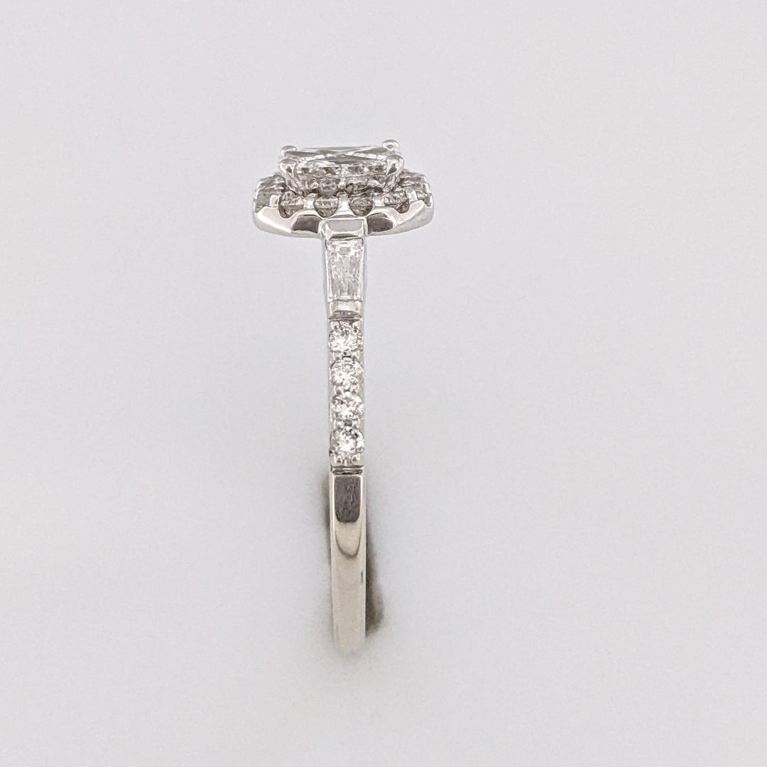 14K WHITE .80 CARAT TOTAL WEIGHT SI1 H-I DIAMOND TRILLION (6) ROUND (22) ESTATE RING 3.6 GRAMS