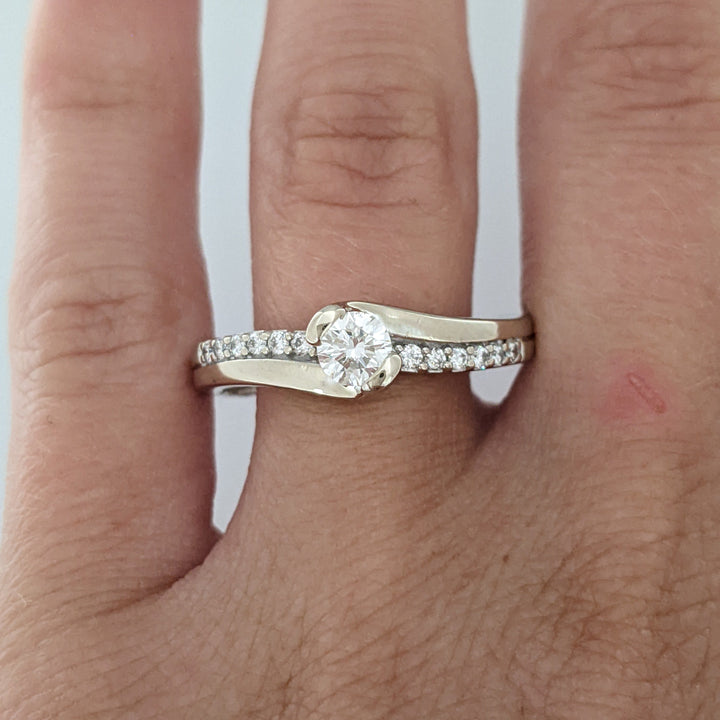 14K .48 CARAT TOTAL WEIGHT I1 H DIAMOND ROUND (16) BYPASS ESTATE RING 4.3 GRAMS