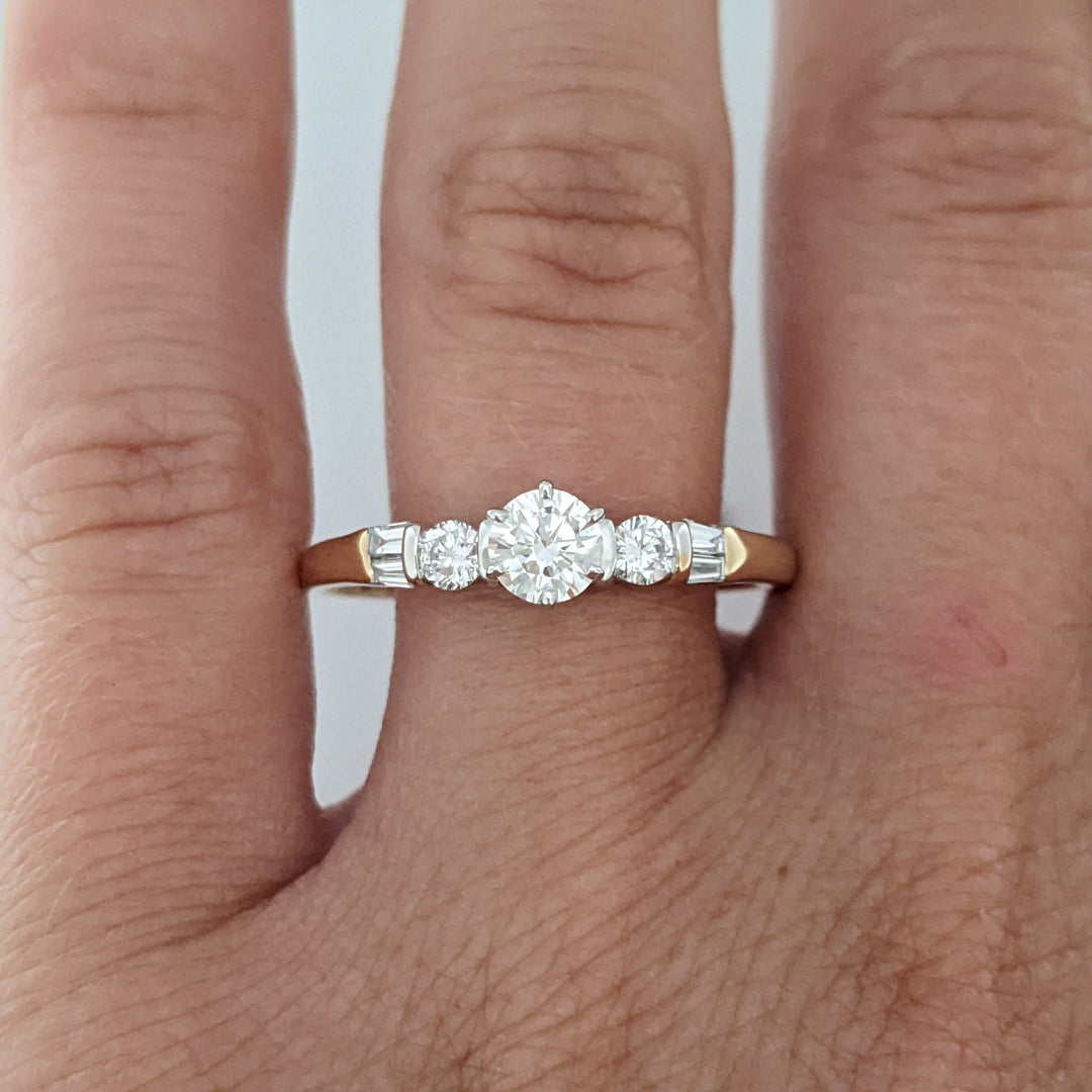 14K .55 CARAT TOTAL WEIGHT SI1-I1 H DIAMOND ROUND (7) ESTATE RING 2.1 GRAMS