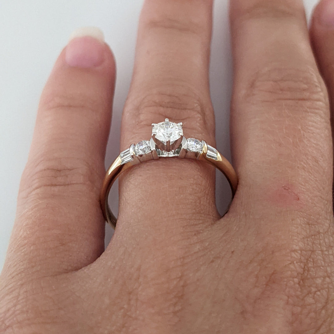 14K .55 CARAT TOTAL WEIGHT SI1-I1 H DIAMOND ROUND (7) ESTATE RING 2.1 GRAMS