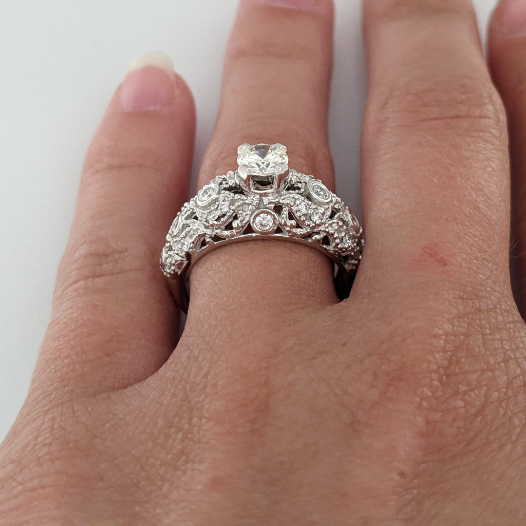 14k WHITE .93 CARAT TOTAL WEIGHT VS2 L DIAMOND ROUND (25) ESTATE RING 6.9 GRAMS