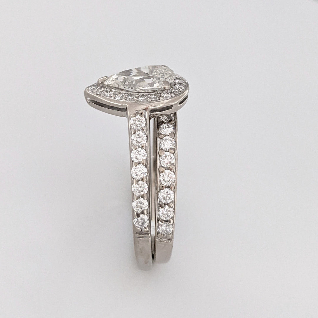 18K WHITE .83 CARAT TOTAL SI2 F DIAMOND PEAR WITH ROUNDS ESTATE RING/ BAND SET