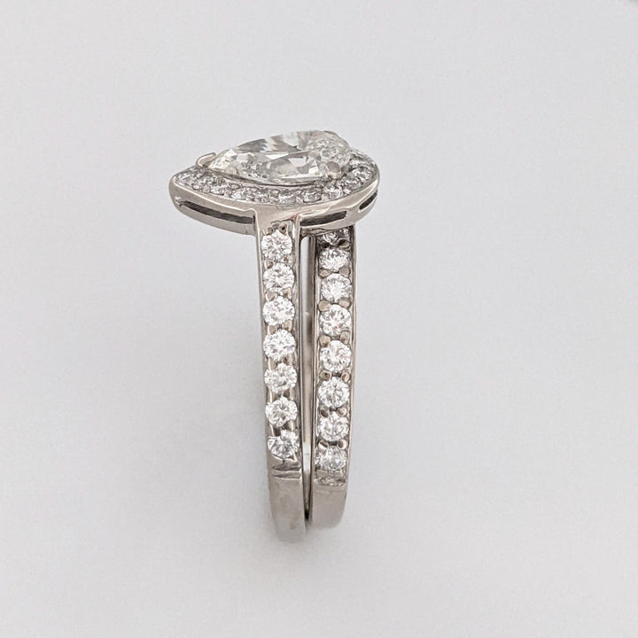 18K WHITE .83 CARAT TOTAL SI2 F DIAMOND PEAR WITH ROUNDS ESTATE RING/ BAND SET