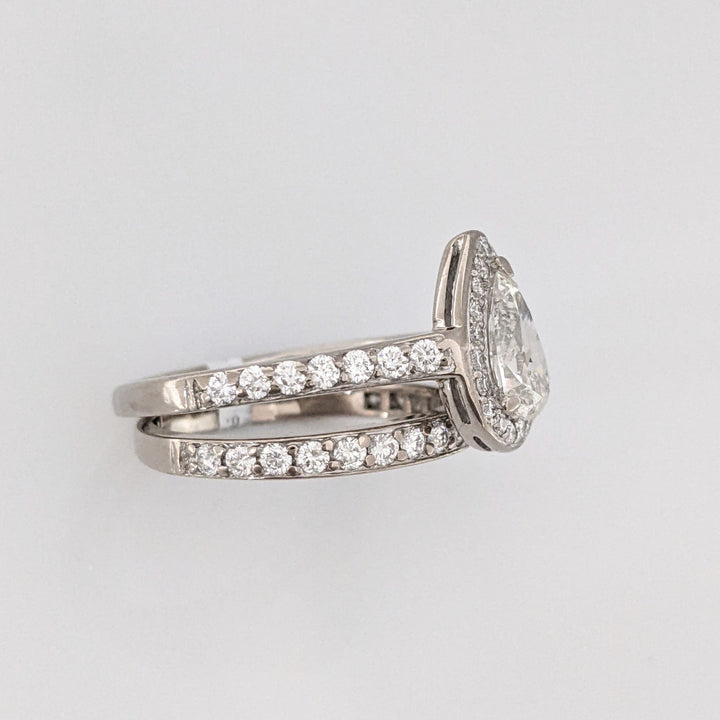 18K WHITE .83 CARAT TOTAL SI2 F DIAMOND PEAR WITH ROUNDS ESTATE RING/ BAND SET