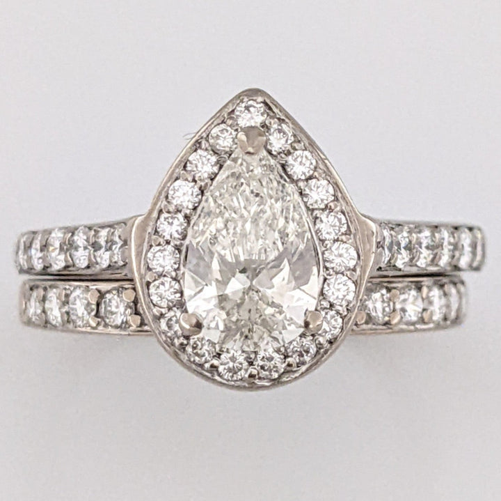 18K WHITE .83 CARAT TOTAL SI2 F DIAMOND PEAR WITH ROUNDS ESTATE RING/ BAND SET