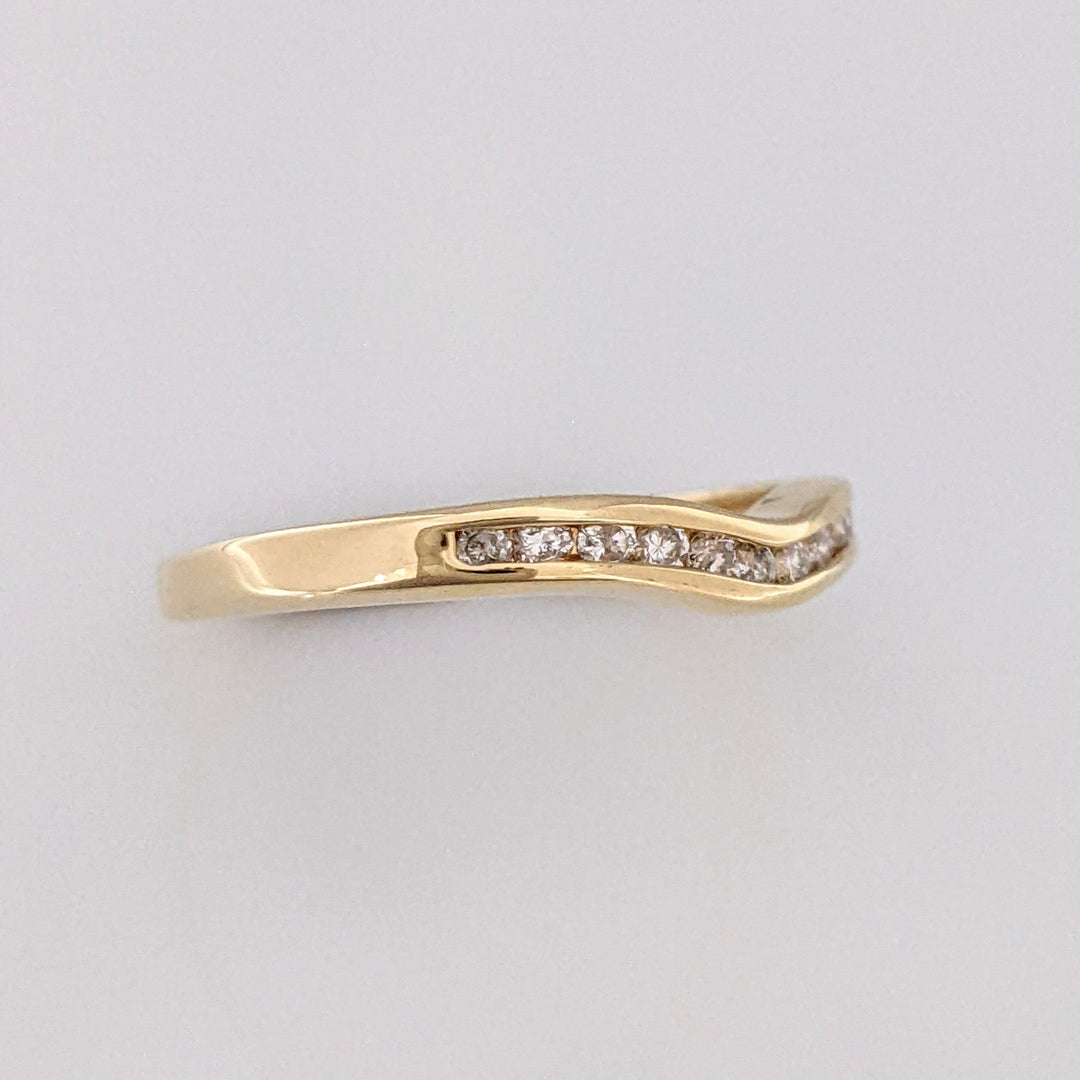 14K .18 CARAT TOTAL WEIGHT I1 I DIAMOND ROUND (12) CURVED CHANNEL SET ESTATE BAND 1.8 GRAMS