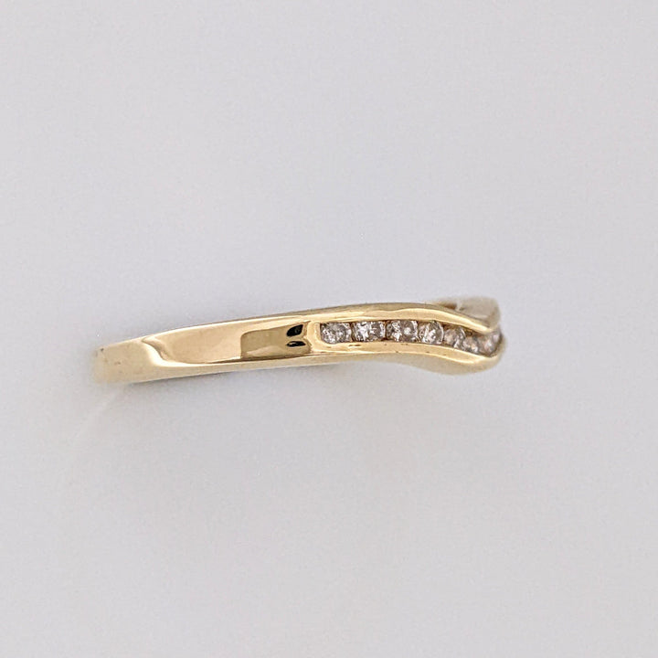 14K .18 CARAT TOTAL WEIGHT I1 I DIAMOND ROUND (12) CURVED CHANNEL SET ESTATE BAND 1.8 GRAMS