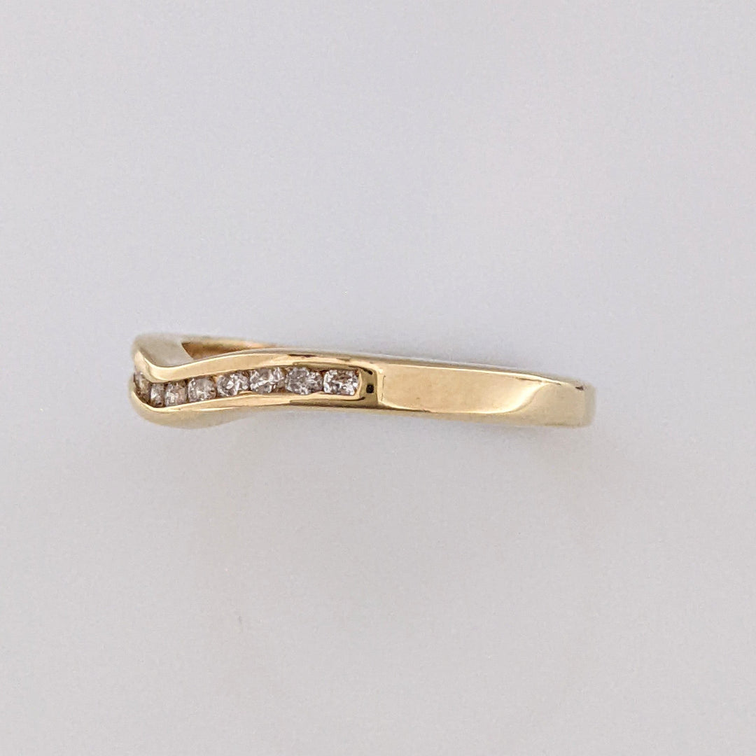14K .18 CARAT TOTAL WEIGHT I1 I DIAMOND ROUND (12) CURVED CHANNEL SET ESTATE BAND 1.8 GRAMS