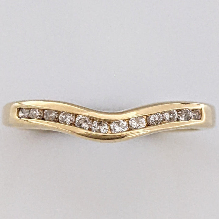 14K .18 CARAT TOTAL WEIGHT I1 I DIAMOND ROUND (12) CURVED CHANNEL SET ESTATE BAND 1.8 GRAMS