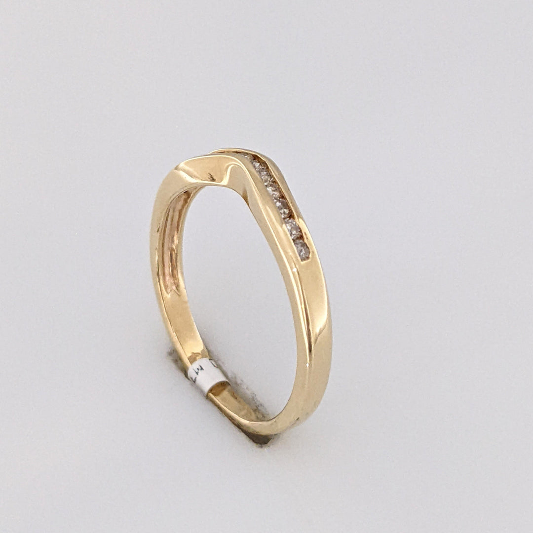 14K .18 CARAT TOTAL WEIGHT I1 I DIAMOND ROUND (12) CURVED CHANNEL SET ESTATE BAND 1.8 GRAMS