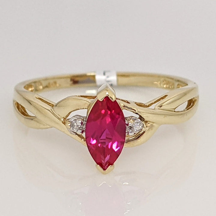 10K SYNTHETIC RUBY MARQUISE 4X8 WITH (2) MELEE ESTATE RING 1.4 GRAMS