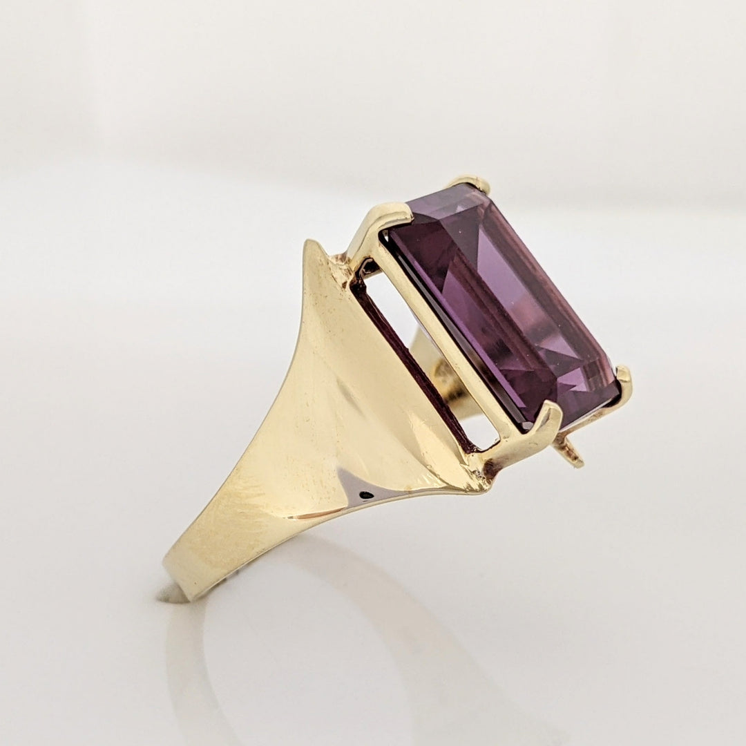10K SYNTHETIC CORUNDUM EMERALD CUT 10X14 ESTATE RING 6.2 GRAMS