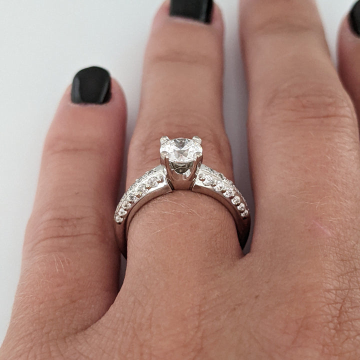 14K WHITE 1.30 CARAT TOTAL WEIGHT I1 H DIAMOND ROUND (37) ESTATE RING 4.9G