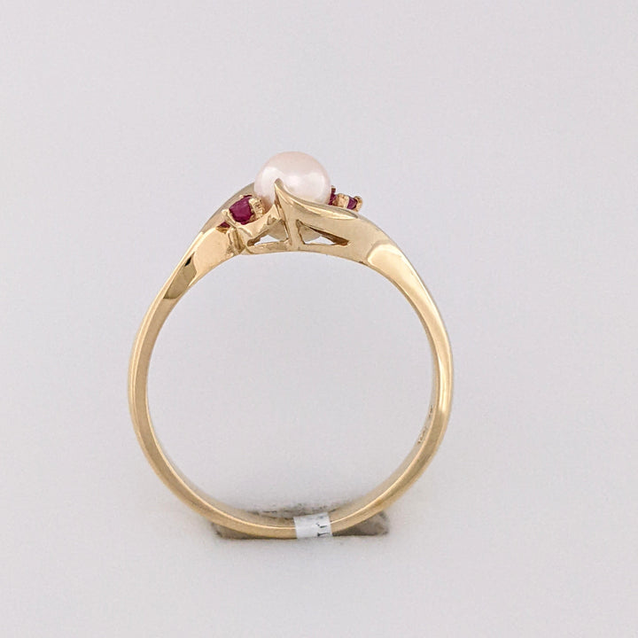 10K PEARL ROUND 5MM WITH (2) RUBY 2MM ESTATE RING 2.7 GRAMS