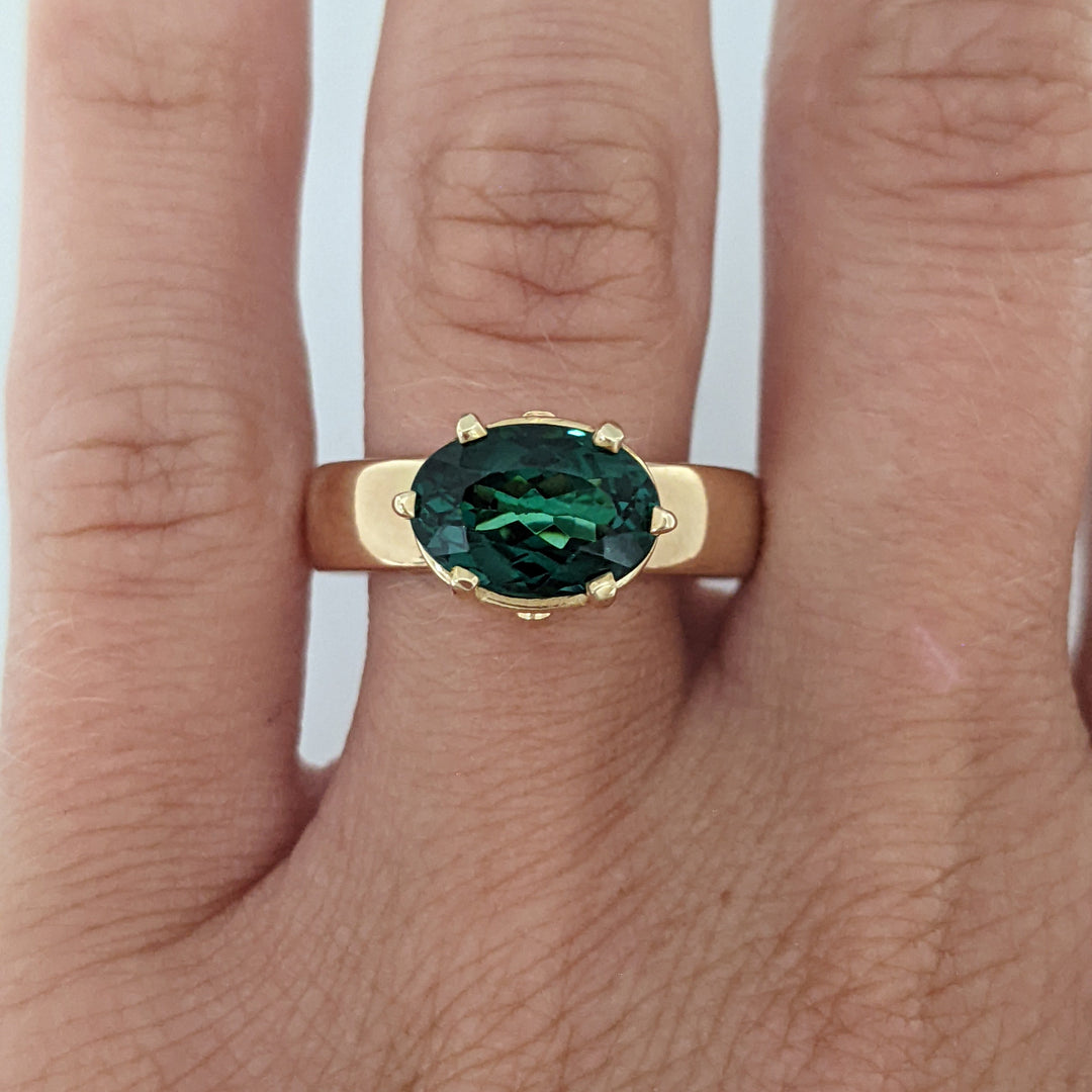14K GREEN TOURMALINE OVAL 7X10 ESTATE RING 4.9 GRAMS