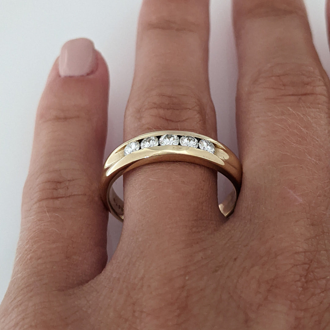 14K .50 CARAT TOTAL WEIGHT SI1 G DIAMOND ROUND (5) CHANNEL SET ESTATE BAND 5.3 GRAMS