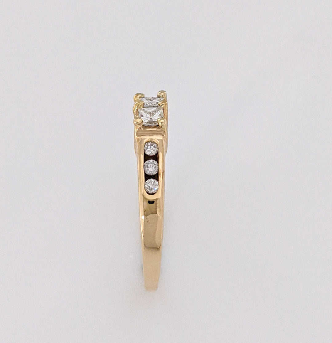 14K .51 CARAT TOTAL WEIGHT I1 H DIAMOND PRINCESS CUT (3) ROUND (8) ESTATE TRINITY RING 2.9 GRAMS