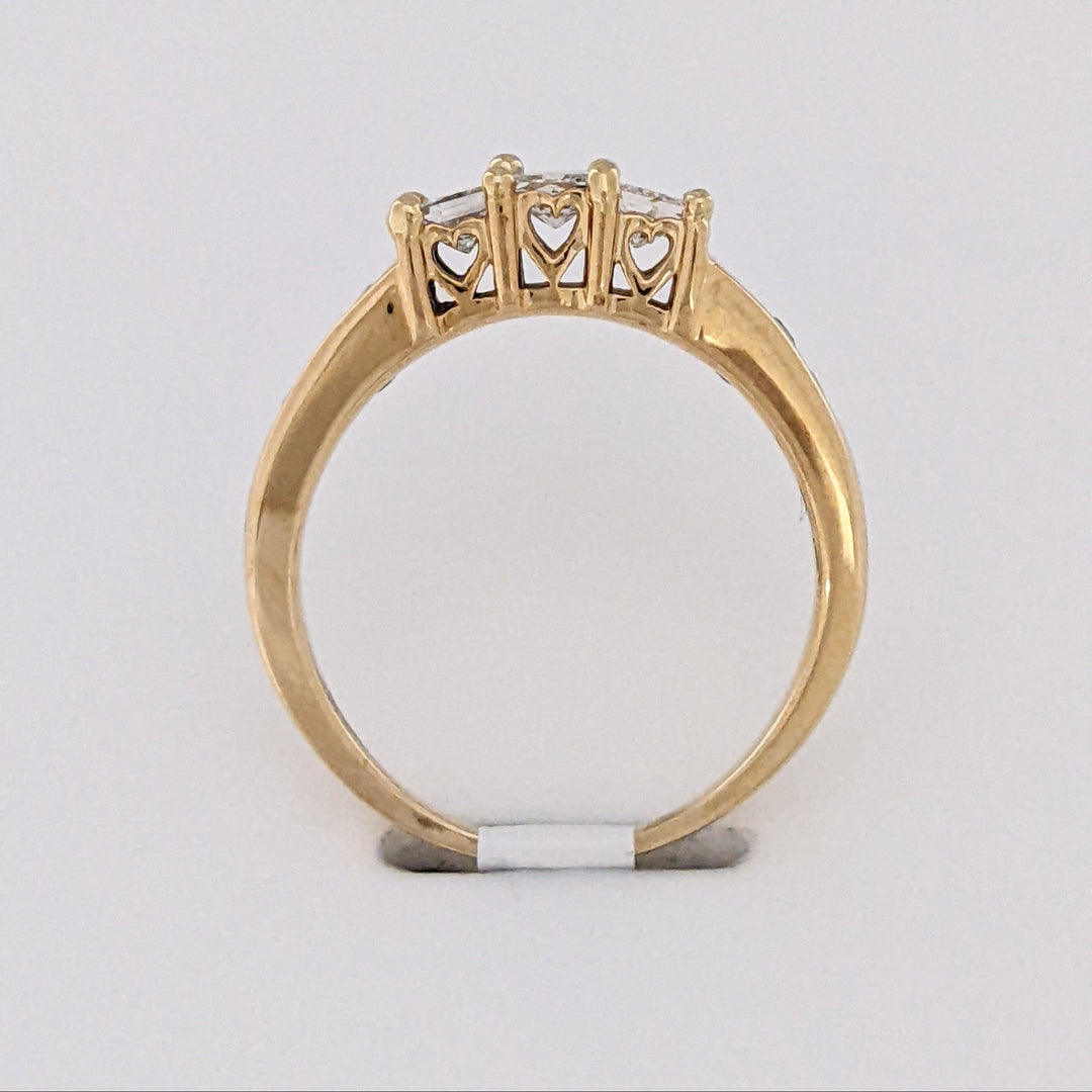 14K .51 CARAT TOTAL WEIGHT I1 H DIAMOND PRINCESS CUT (3) ROUND (8) ESTATE TRINITY RING 2.9 GRAMS