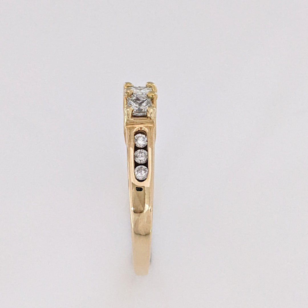 14K .51 CARAT TOTAL WEIGHT I1 H DIAMOND PRINCESS CUT (3) ROUND (8) ESTATE TRINITY RING 2.9 GRAMS