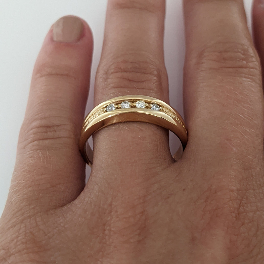 14K .12 CARAT TOTAL WEIGHT SI2 I DIAMOND ROUND (4) ESTATE BAND 4.7 GRAMS
