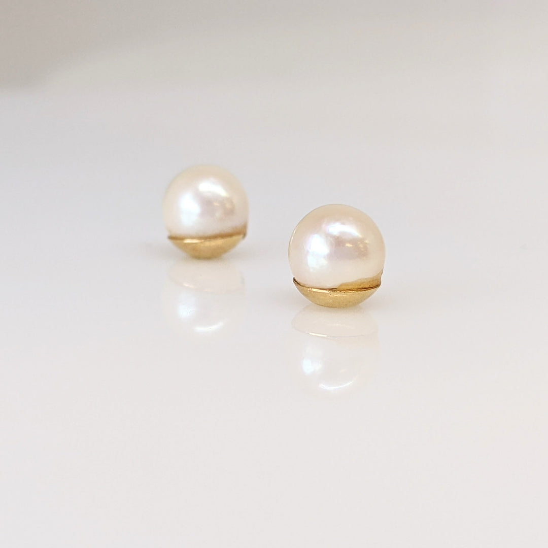14K PEARL ROUND 5.5MM ESTATE STUD EARRINGS 0.9 GRAMS